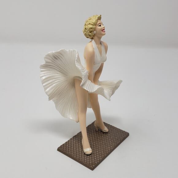 1998 Hallmark Marilyn Monroe #2 Handcrafted Keepsake Holiday Christmas Ornament - Picture 8 of 10